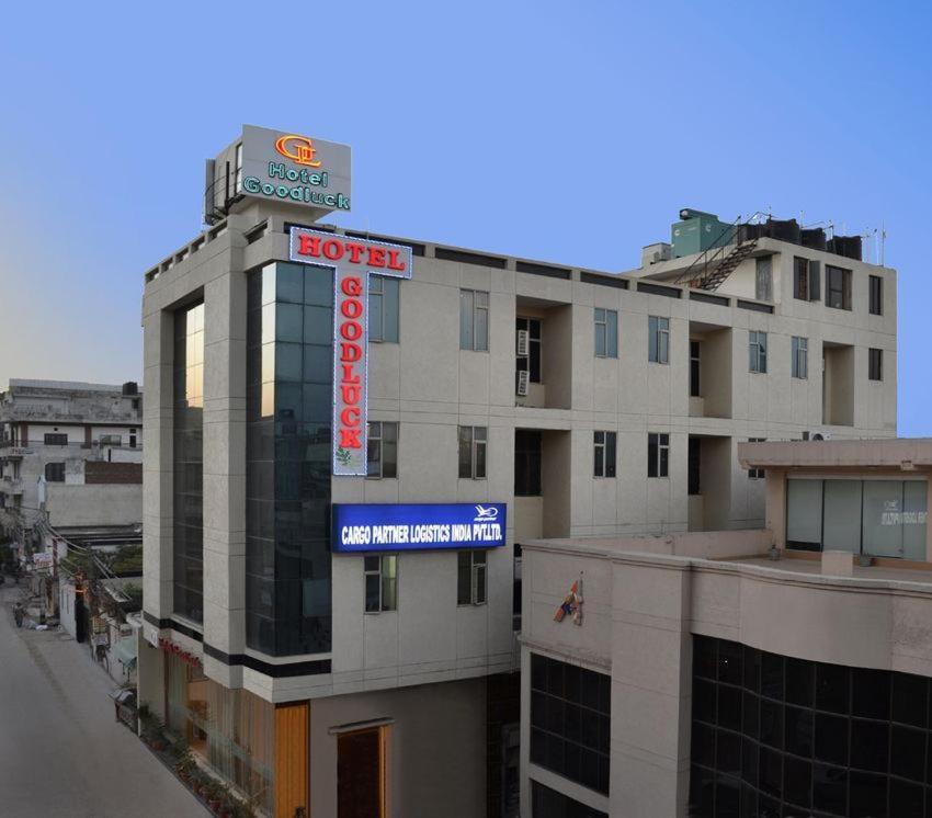 Airport Hotel Goodluck Új-Delhi Kültér fotó